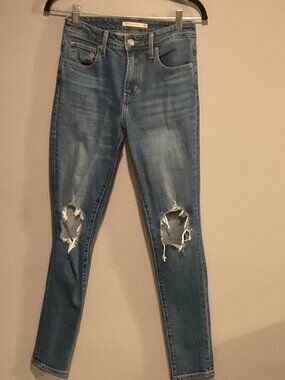 LEVI HIGH RISE DISTRESSED JEAN